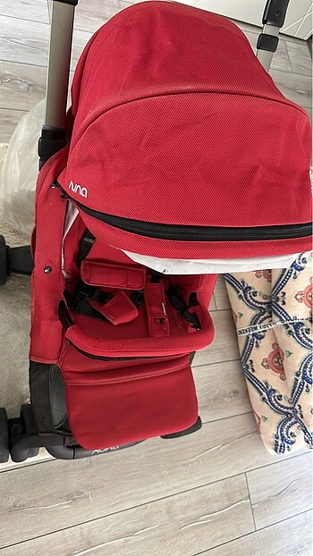 9- 36 kg Beden kırmızı Renk Nuna bebek arabası