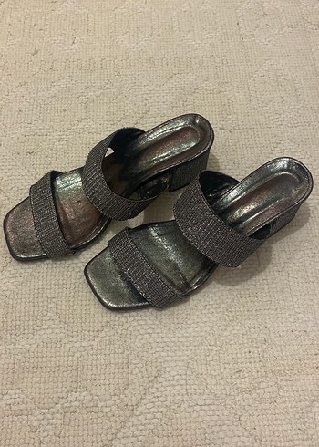 Gri-Siyah Simli Kalın Topuklu Kadın Terlik - Görsel 2