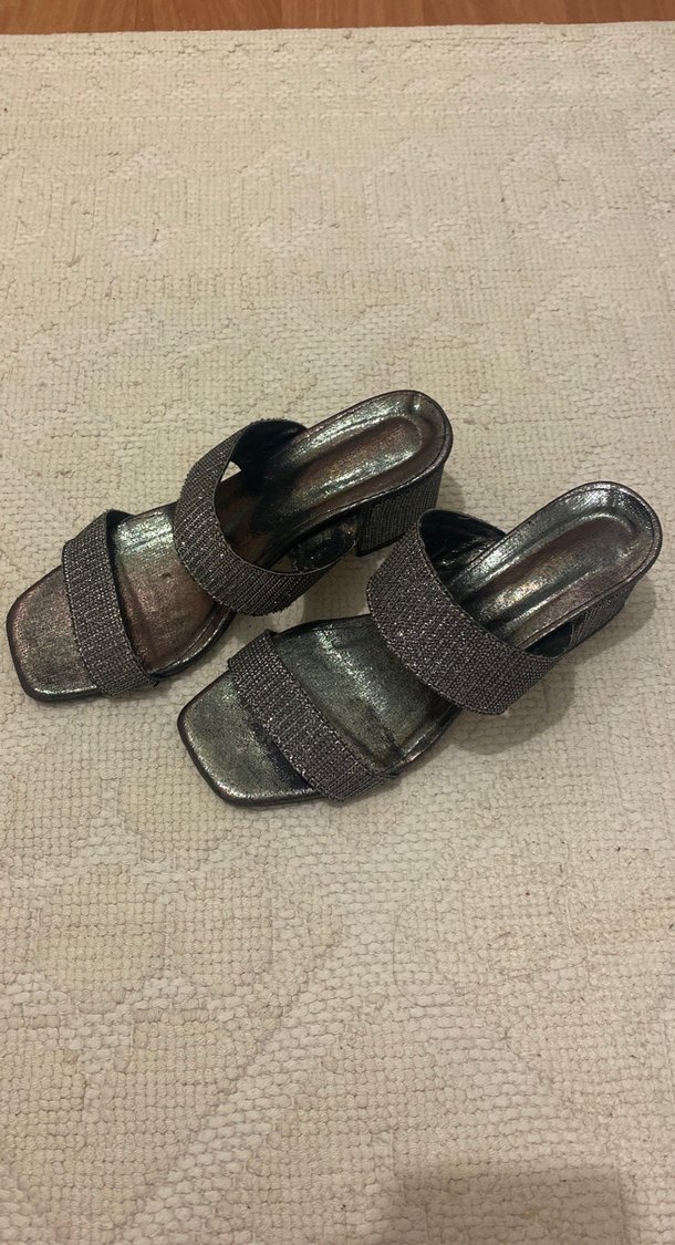 Gri-Siyah Simli Kalın Topuklu Kadın Terlik - Görsel 2