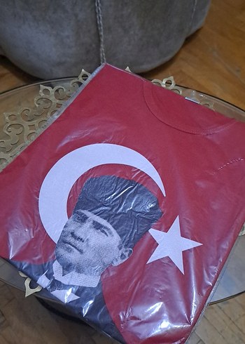 Atatürk ve Türk Bayrağı Baskılı Kırmızı Tişört - Görsel 2