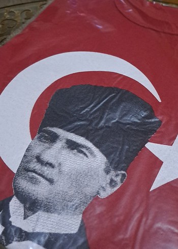 Atatürk ve Türk Bayrağı Baskılı Kırmızı Tişört - Görsel 3