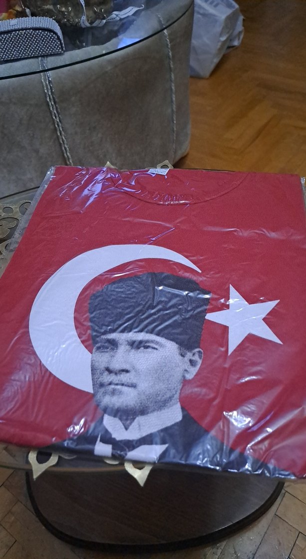 Kırmızı Atatürk Bayrak  Temalı Erkek kız tişörtü - Görsel 4