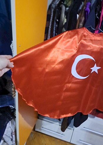 Kız erkek Çocuk , yetiskin Kırmızı Saten Bayrak  Pelerin - Görsel 2