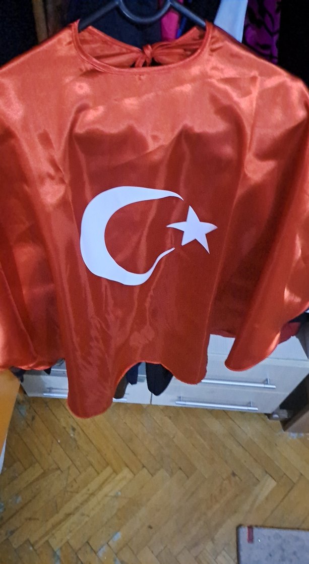 Kız erkek Çocuk , yetiskin Kırmızı Saten Bayrak  Pelerin - Görsel 4