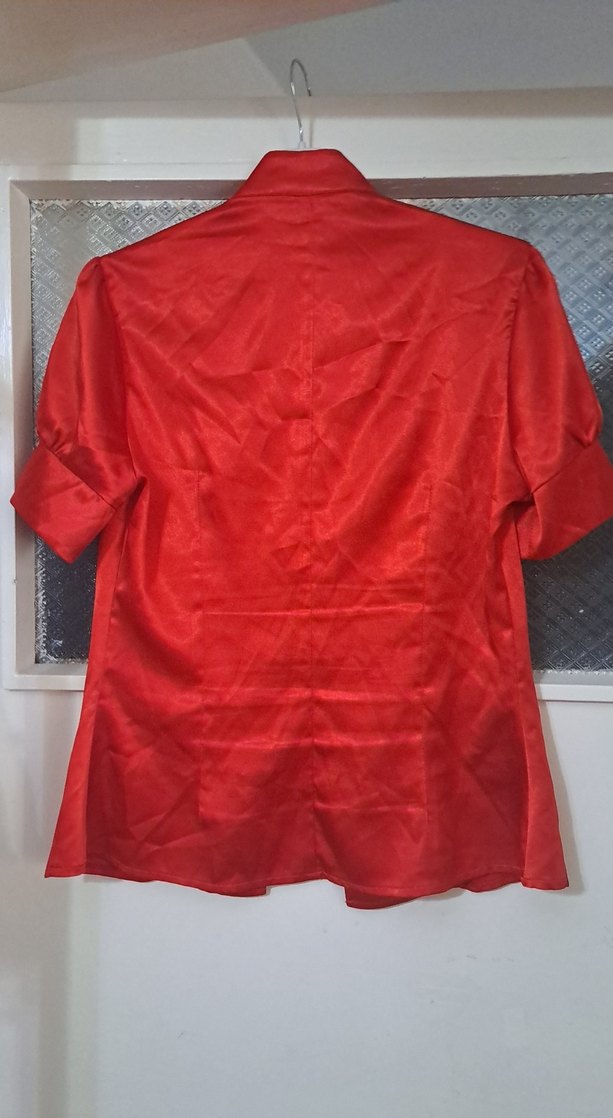 Kırmızı Saten Düğmeli Kadın Gömlek - Görsel 4