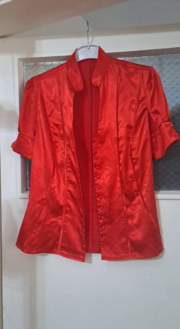 Kırmızı Saten Düğmeli Kadın Gömlek - Görsel 3