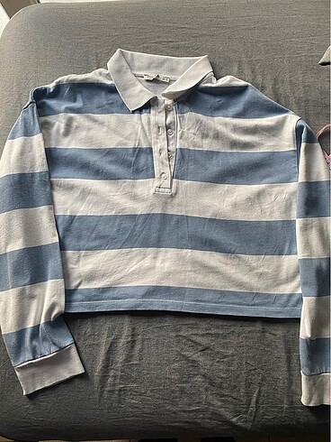 stradivarius kadın çizgili mavi beyaz polo yaka crop
