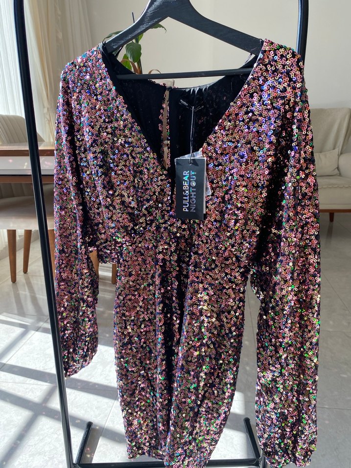 Parlak Siyah Mini Payetli V Yaka Elbise - Görsel 2