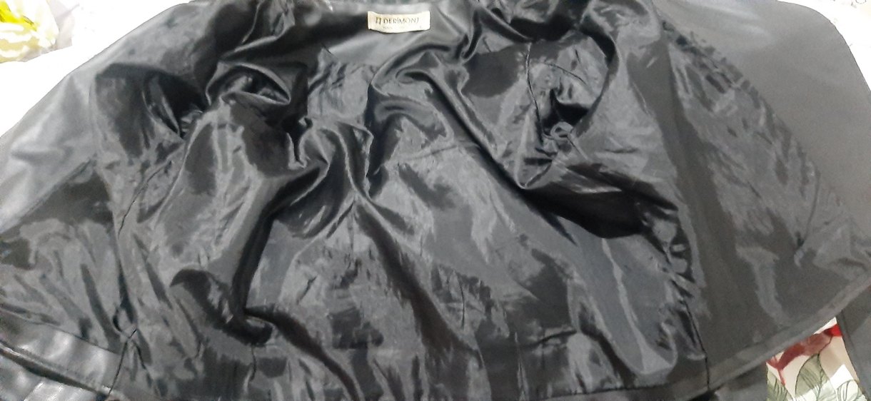 Kadın  Siyah Deri Kemerli Ceket sadece yakasında deformeler var - Görsel 3