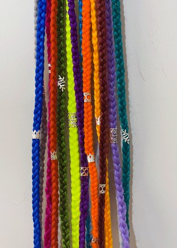 Renkli Püsküllü Örgü Saç Aksesuarı - Görsel 2