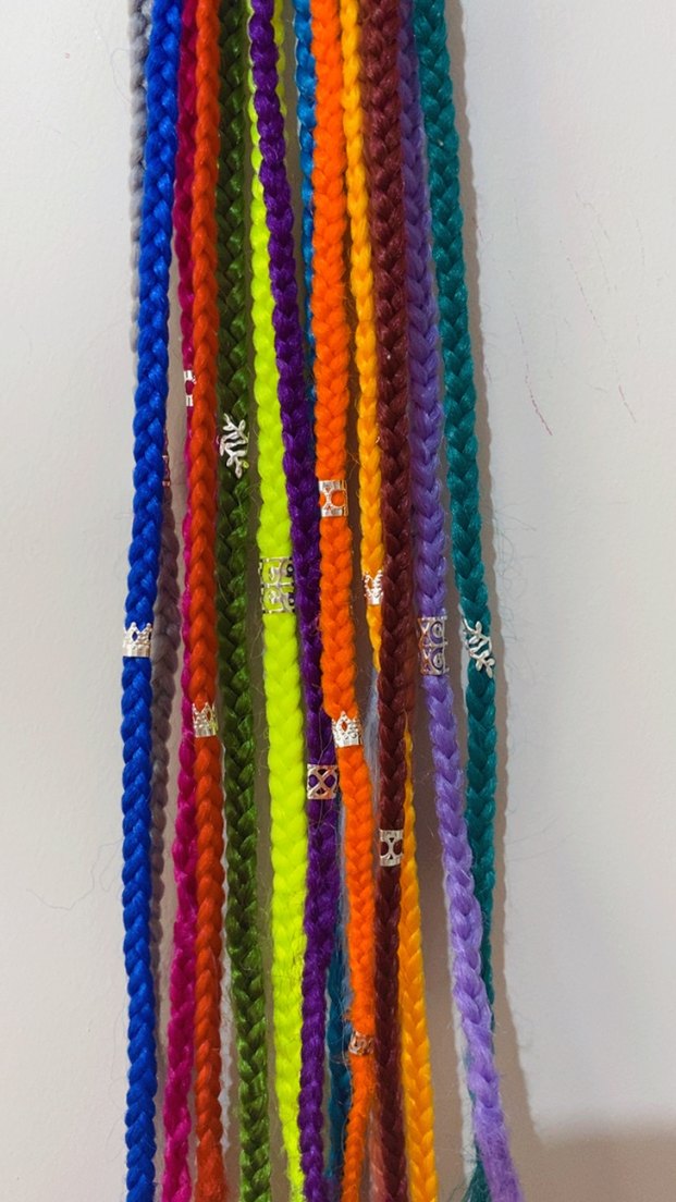 Renkli Püsküllü Örgü Saç Aksesuarı - Görsel 2