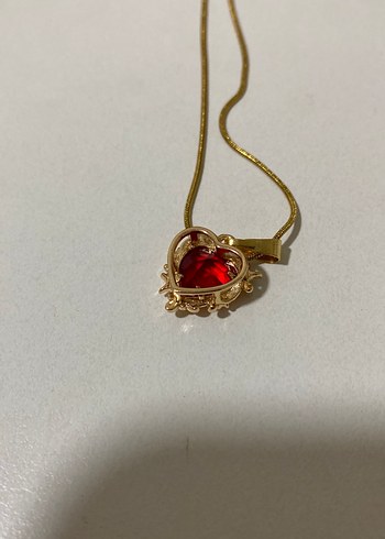  Beden altın Renk Kırmızı taşlı gold kalp kolye