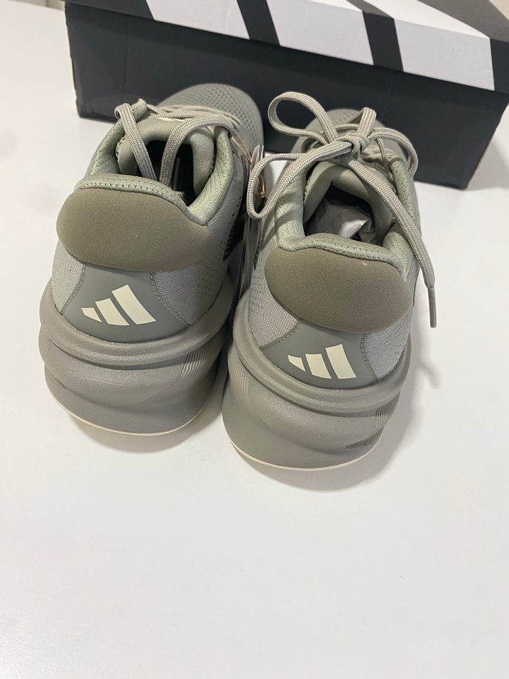 Gri Adidas Erkek Koşu ve Antrenman Ayakkabısı - Görsel 2