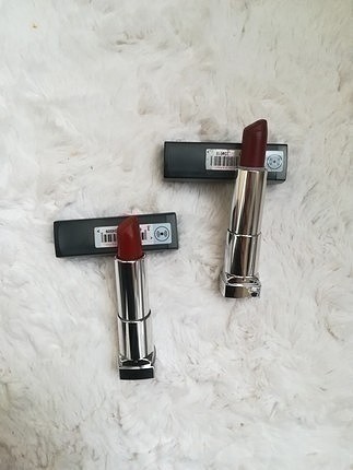 Maybelline 970 ve 975 numaralı mat rujlar