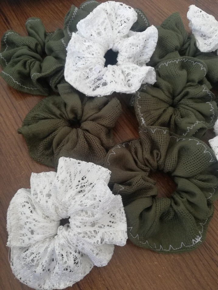 Kadın Beyaz Fırfırlı  Toka - Görsel 2