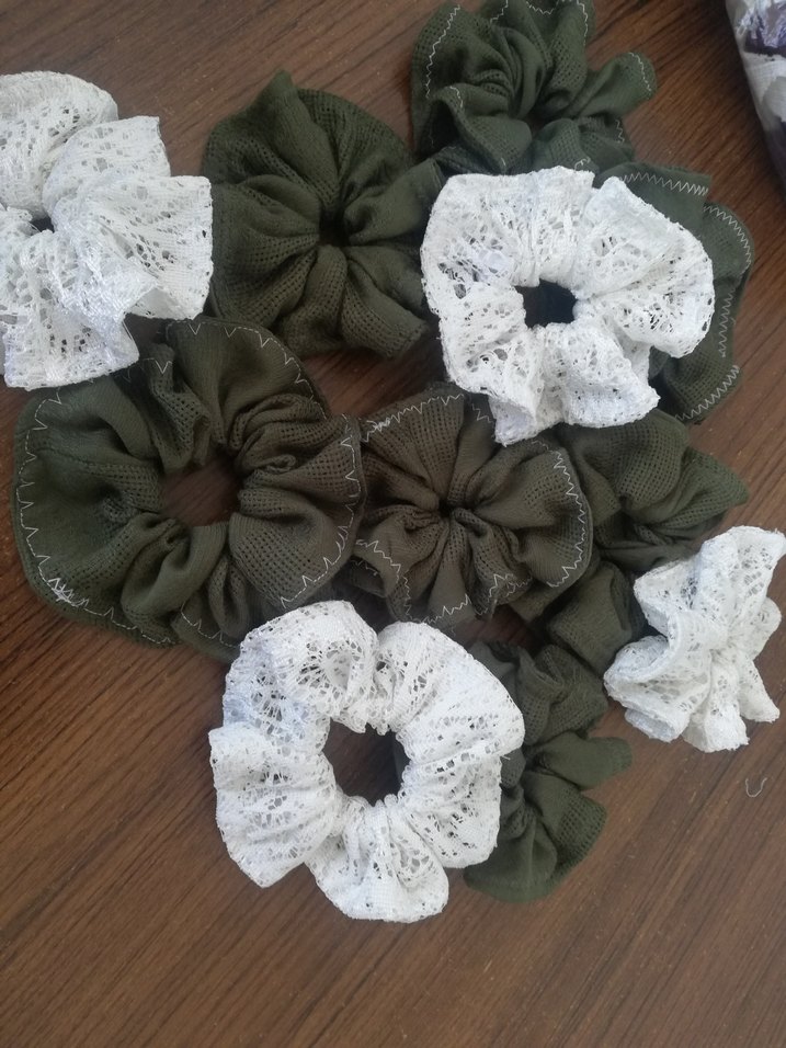 Kadın Beyaz Fırfırlı  Toka - Görsel 3