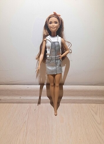 Kısa boylu barbie