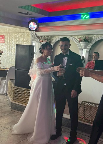 Beyaz Fransız küpürlü gelinlik - Görsel 6