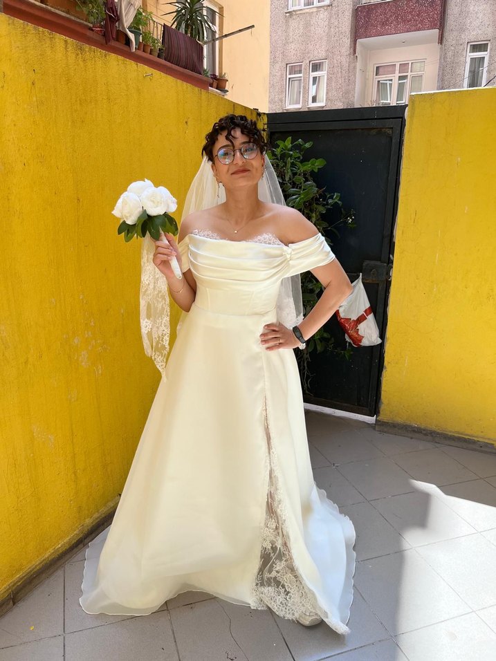 Beyaz Fransız küpürlü gelinlik - Görsel 4