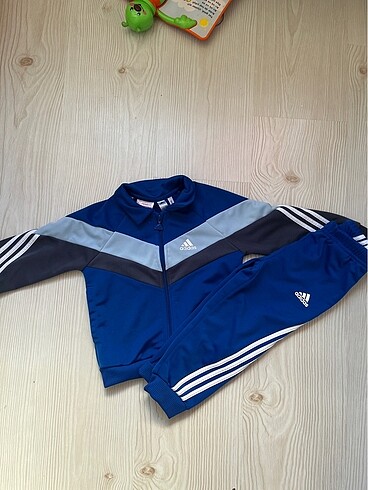 Adidas esortman takımı