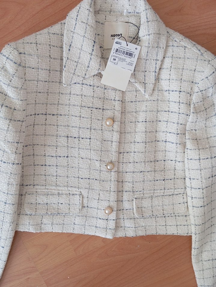 Düğmeli Beyaz Mini Kadın Ceket - Görsel 2