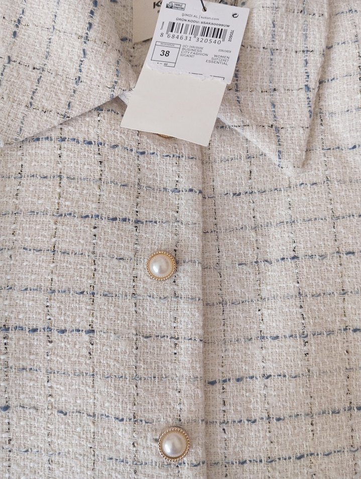 Düğmeli Beyaz Mini Kadın Ceket - Görsel 3