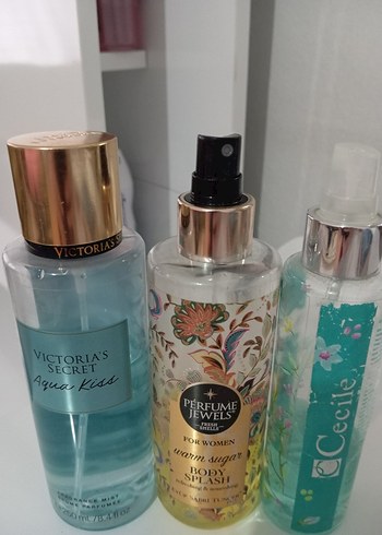 Victoria's Secret Aqua Kiss vücut spreyi - Görsel 2