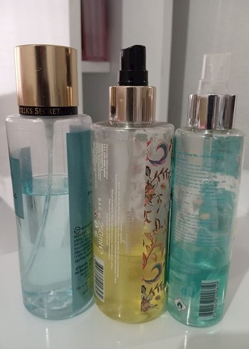 Victoria's Secret Aqua Kiss vücut spreyi - Görsel 4