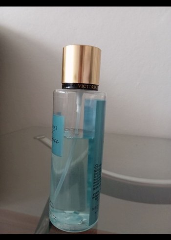 Victoria's Secret Aqua Kiss vücut spreyi - Görsel 5