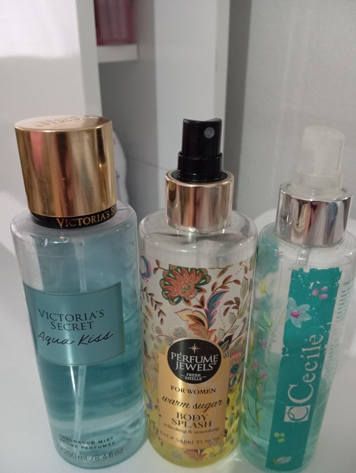 Victoria's Secret Aqua Kiss vücut spreyi - Görsel 2