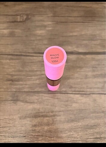 Revolution Aydınlatıcı ve allık blush