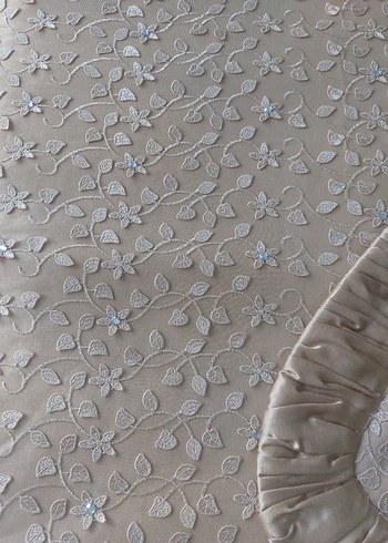 Nakışlı Bej Parlak Yatak Örtüsü - Görsel 2