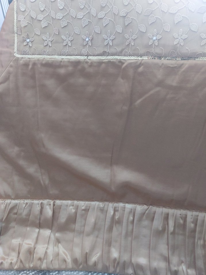Nakışlı Bej Parlak Yatak Örtüsü - Görsel 5