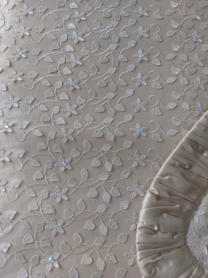 Nakışlı Bej Parlak Yatak Örtüsü - Görsel 2