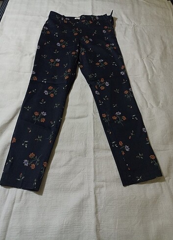 36 Beden H&M çiçekli pantolon.