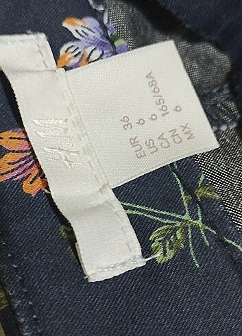 36 Beden lacivert Renk H&M çiçekli pantolon.
