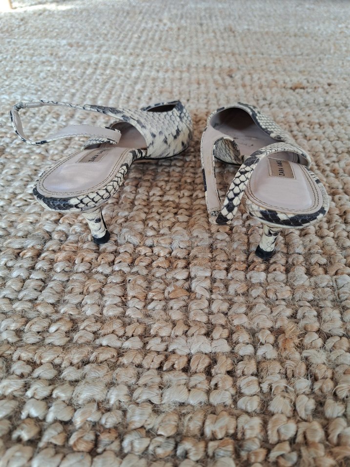 bej-gri yılan desenli, kısa ince topuklu, topuktan askılı - Görsel 4