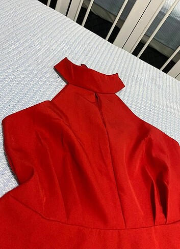 m Beden kırmızı Renk Kırmızı elbise. 