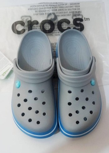 Crocs Gri Erkek Terlik, Düğmeli, Noktalı Desenli