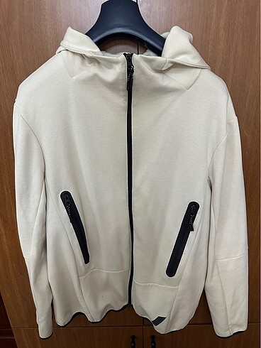 Zara Zara Hirka