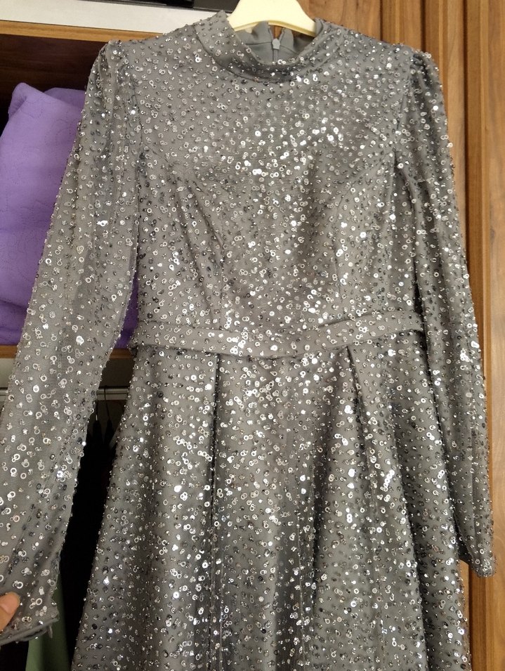 Pullu Gri Uzun Kollu Uzun Elbise - Görsel 4