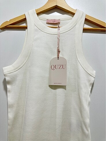 Quzu Ekru Crop tişört