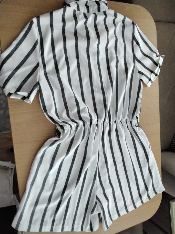 Düğmeli Beyaz Gri Zebra Desenli Kısa Tulum - Görsel 3