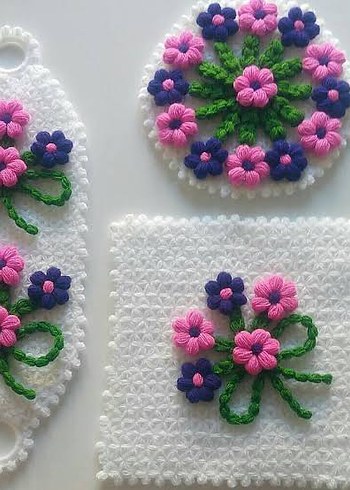 Renkli Çiçekli El Örgüsü Dekoratif Set