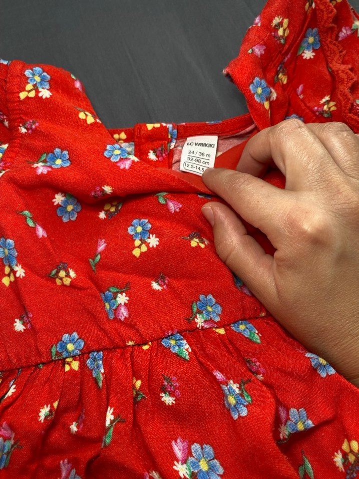 Kız Çocuk Kırmızı Çiçekli Fırfırlı Elbise - Görsel 2