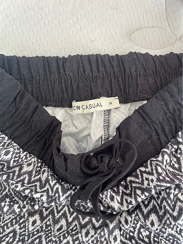 Siyah desenli deniz şortu - Görsel 3