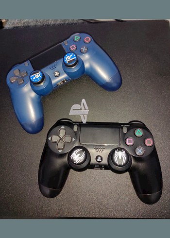 Beden Renk Sony PlayStation 4 Pro Konsol ve 2 Kablosuz Kol