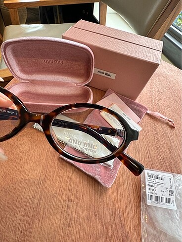  Beden Miu Miu Sunglasses