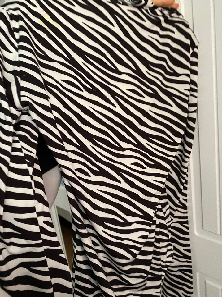 Zebra Desenli Uzun Kollu Yüksek Yaka Bluz - Görsel 4