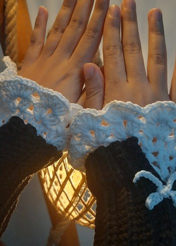 Dantel Detaylı Beyaz Örgü Goth Eldiven - Görsel 2